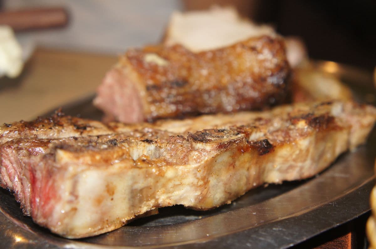 アサード・デ・ティラ（牛ショートリブの炭火焼き）