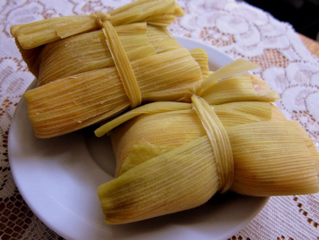 ウミータ・エン・チャラ（トウモロコシのチャラ包み）