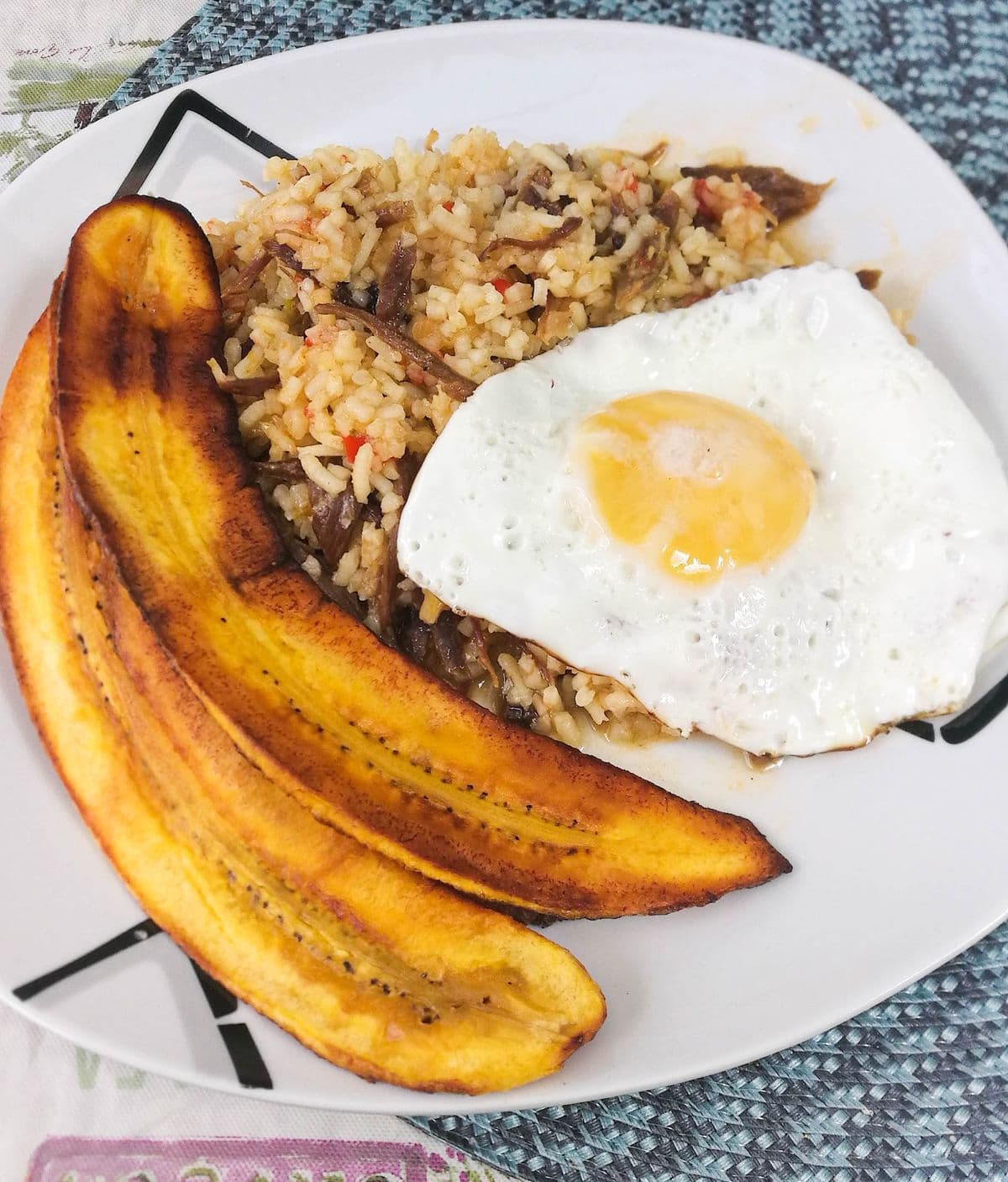 マハディート（干し肉の炊き込みご飯）