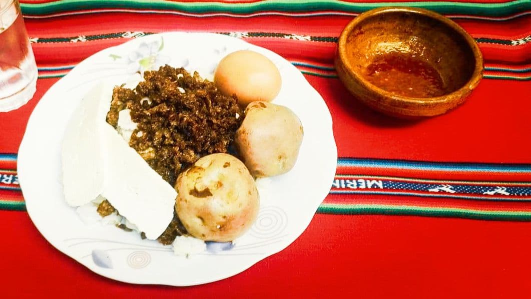 チャルケカン（干しリャマ肉の揚げ物）