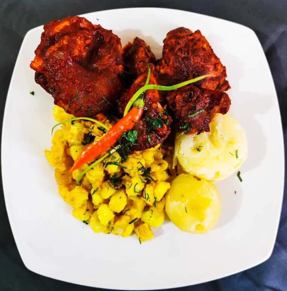 モンドンゴ（豚肉とトウモロコシのシチュー）