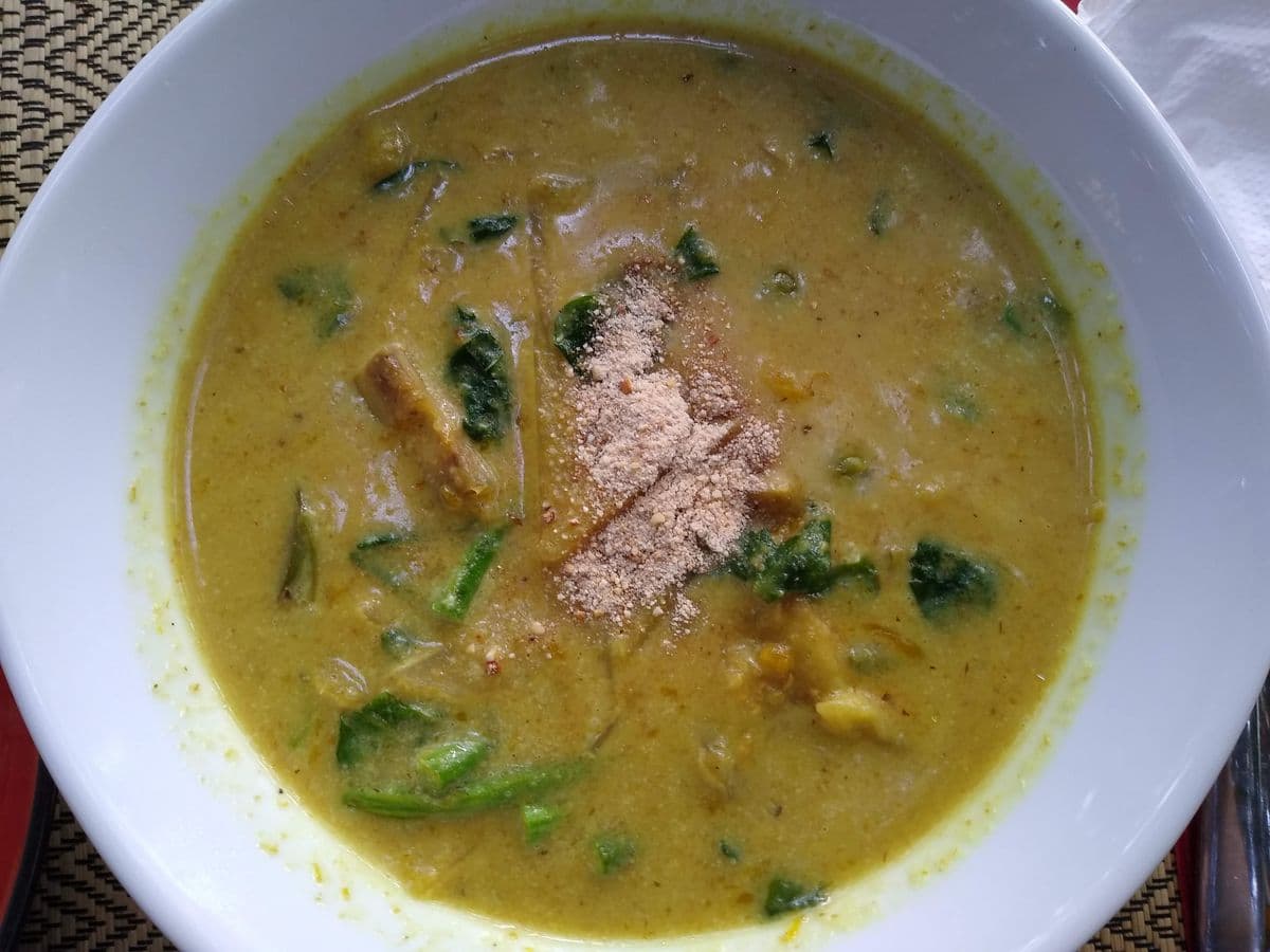 サムロー・コーコー（クメール伝統スープ）