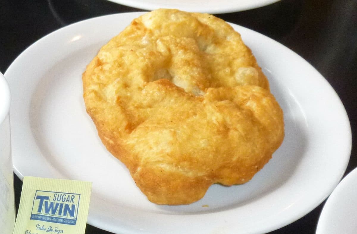 タウトン（揚げパン生地）