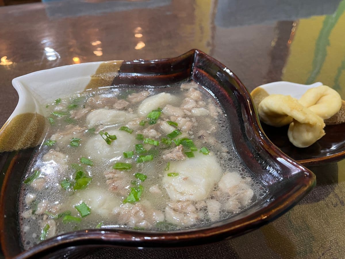 バンシュ（小型水餃子スープ）