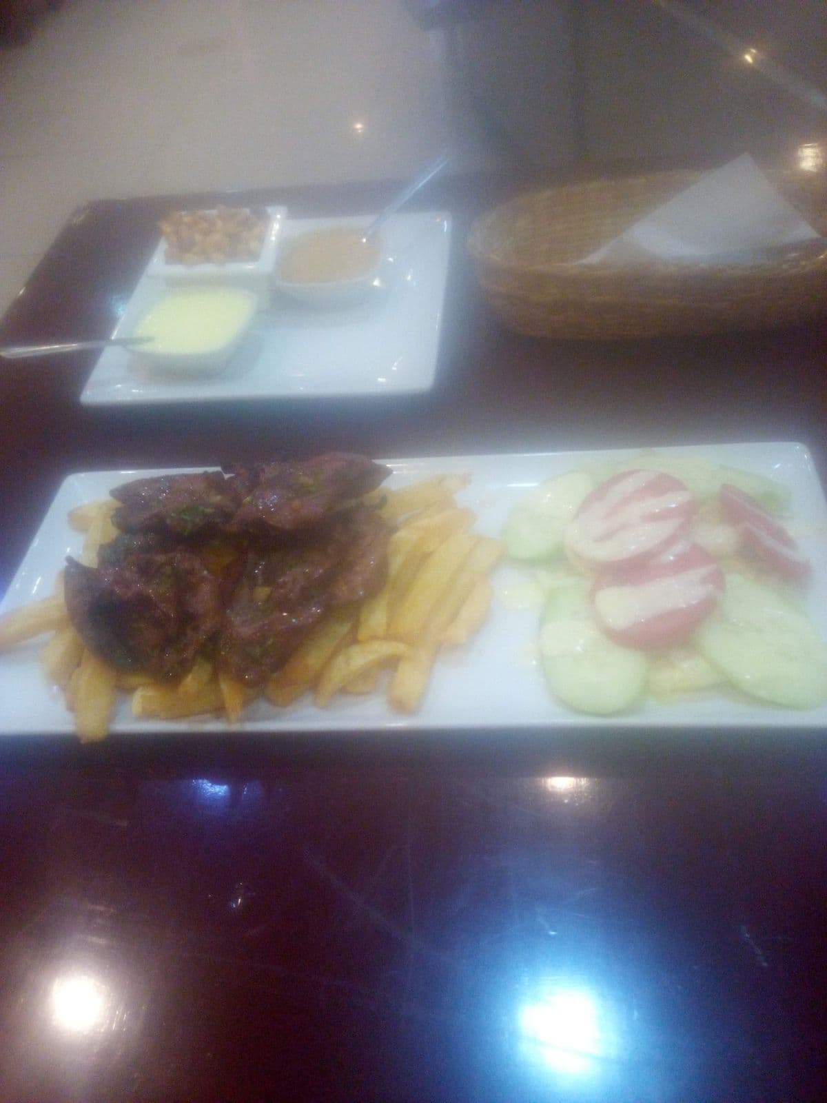 アンティクーチョ・デ・コラソン（牛ハツの串焼き）