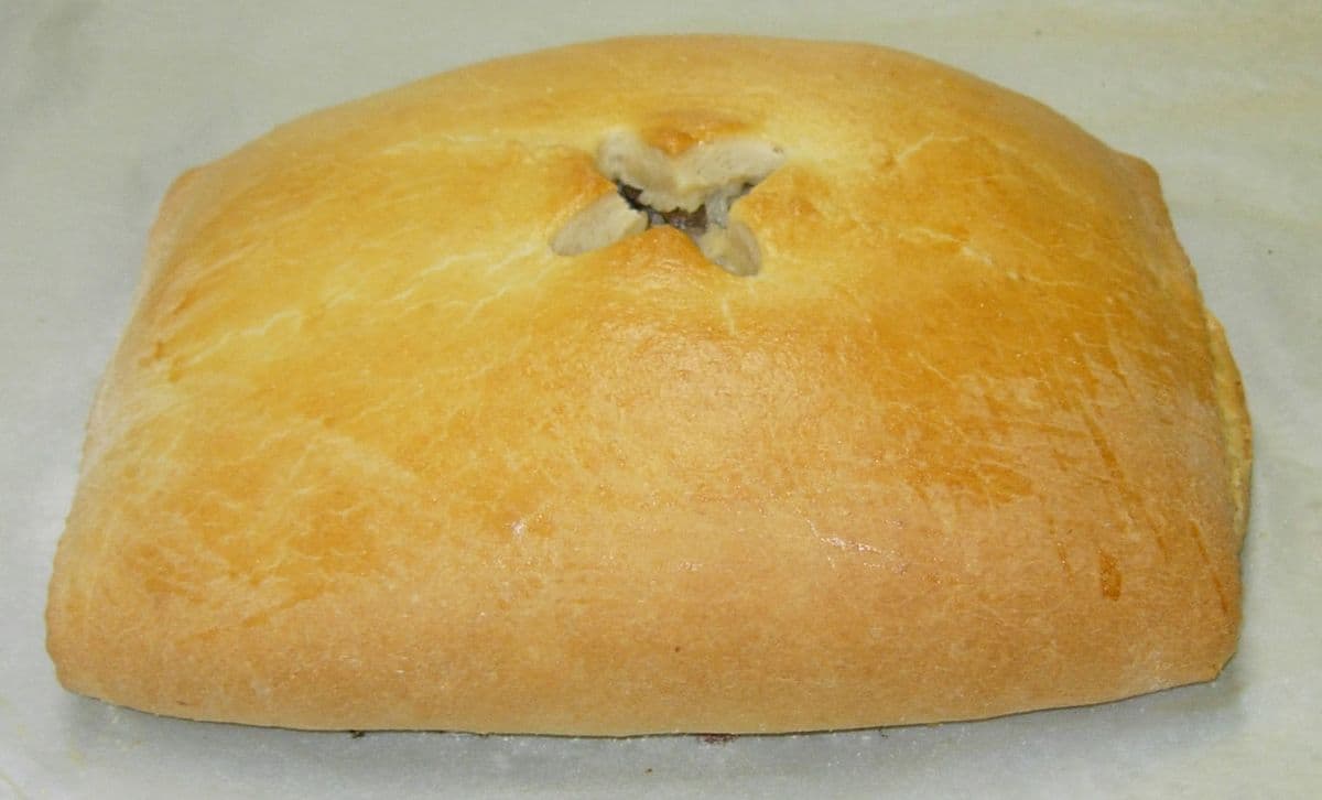 クレビャカ（魚のパイ包み焼き）