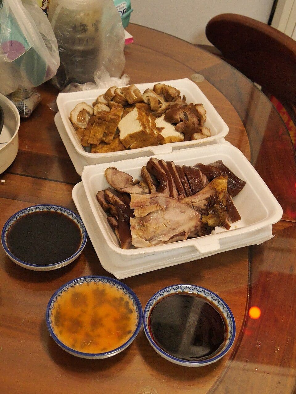 ルーウェイ（煮込み盛り合わせ）