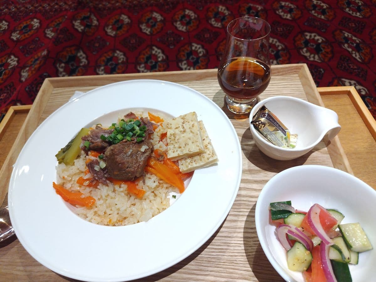 トルクメン・パロウ（羊肉のピラフ）