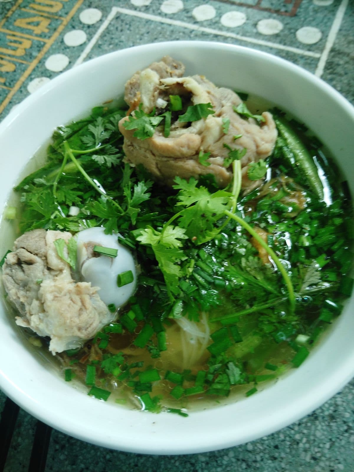 フーティウ・ナムヴァン（プノンペン風汁麺）