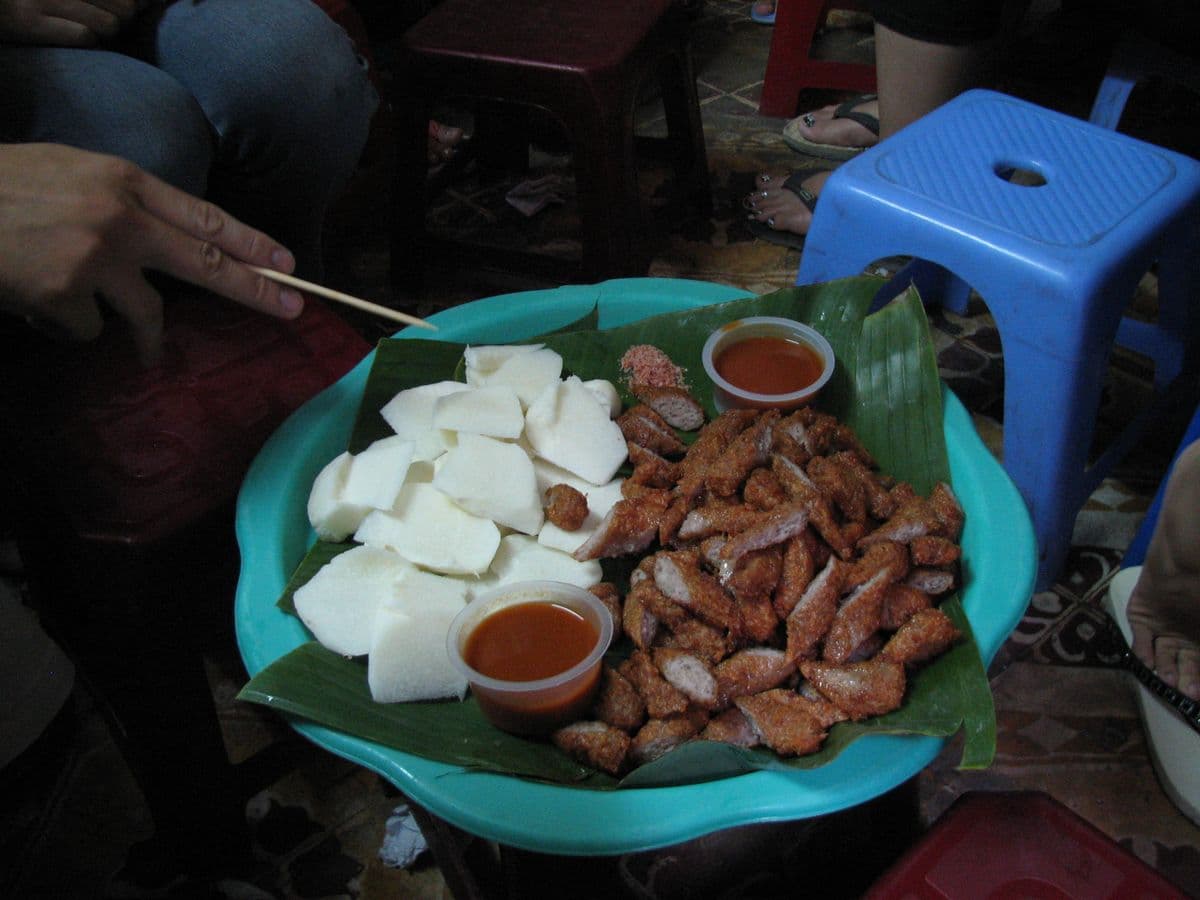 ネム・ヌオン（ベトナム風焼きソーセージ）