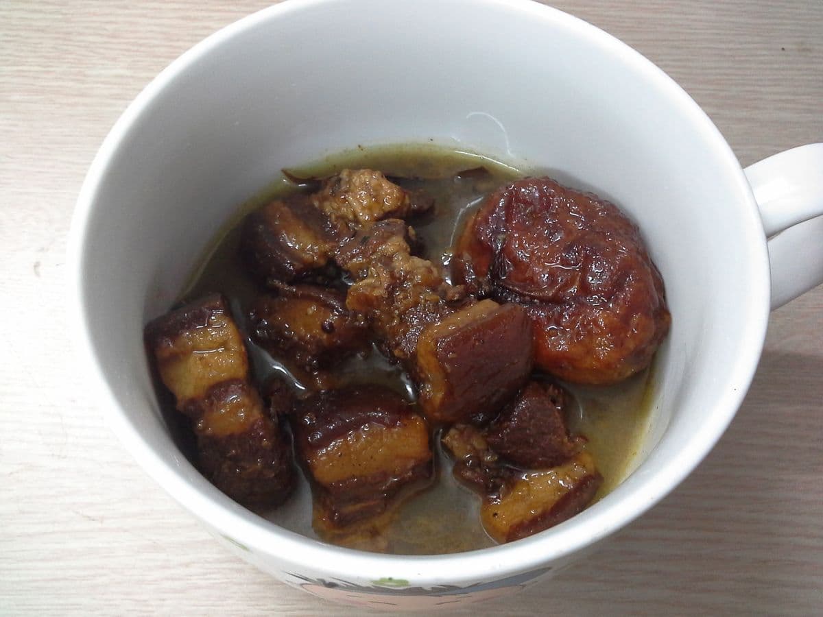 ティット・コー・タウ（豚バラ肉と卵の甘辛煮）