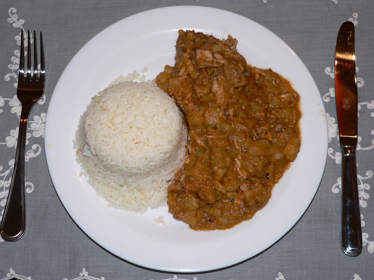 カラプルクラ(乾燥ジャガイモの煮込み)