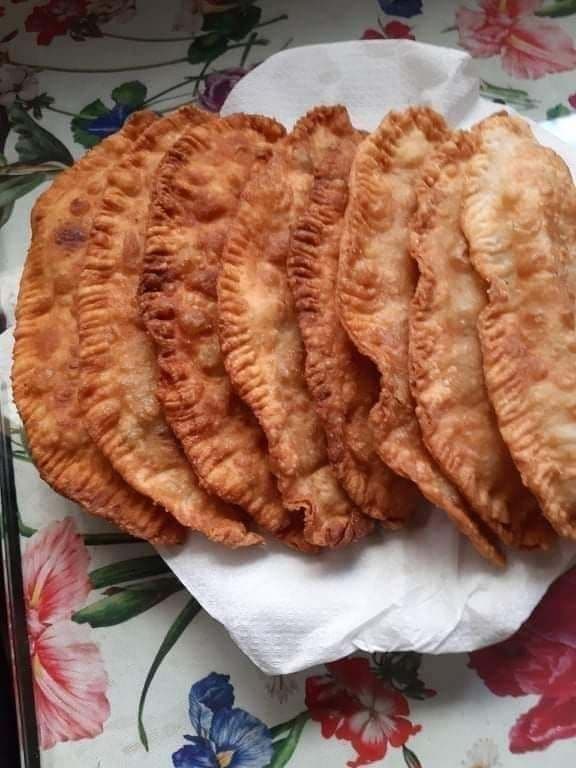 チェブレキ(揚げ肉パイ)