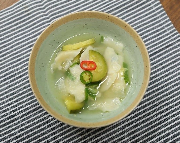 キムチスジェビ(キムチすいとん)